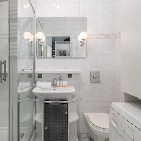 One Bedroom With Balcony In By Renters Познань